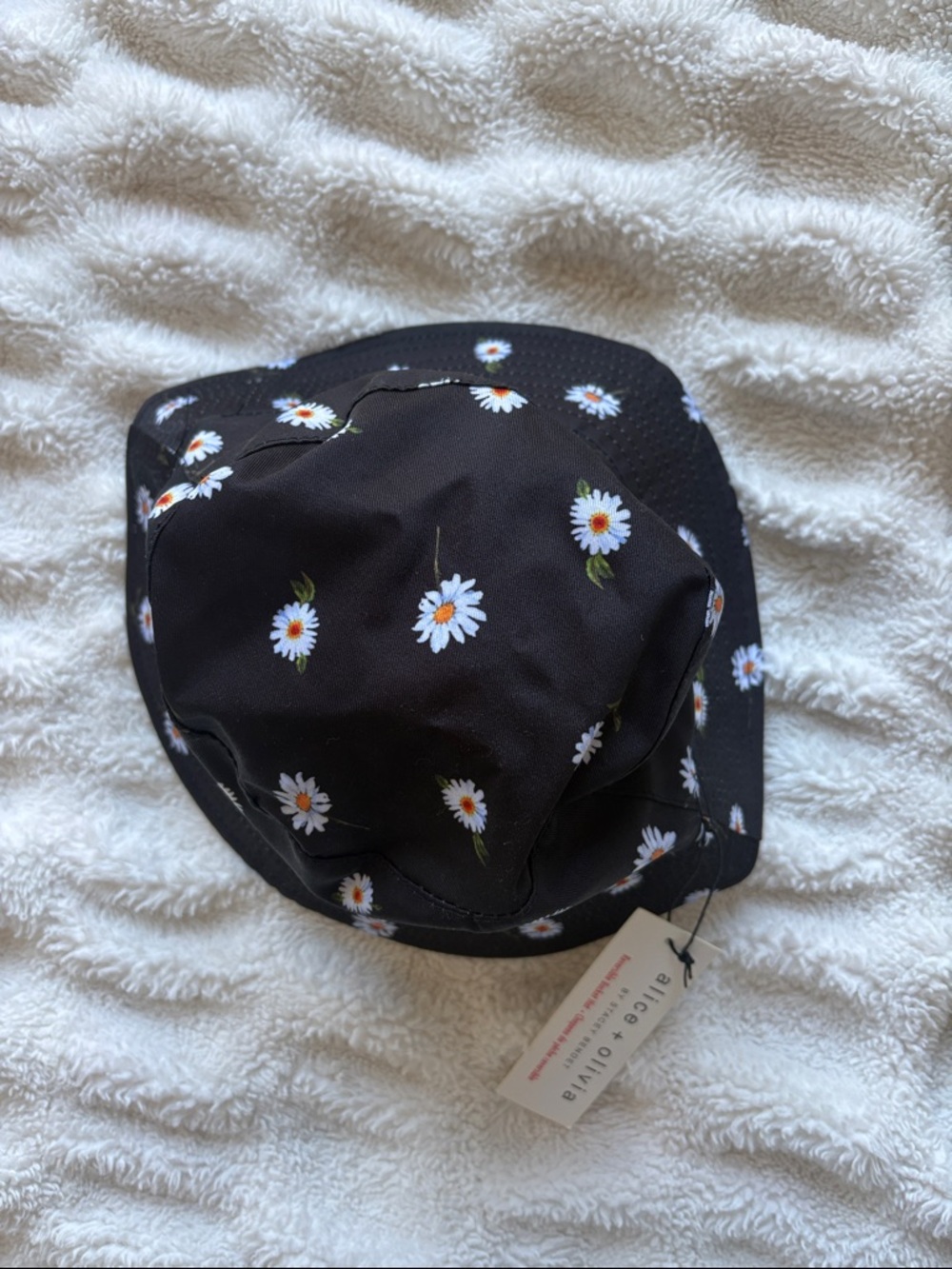Alice + Olivia Black Reversible Bucket Hat with White Daisy Print - Picture 5 of 9
